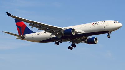 Picture of aircraft with N-Number 